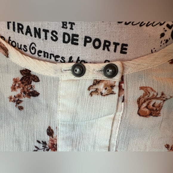 Altar’d State Squirrels and Flowers Blouse - Picture 2 of 12